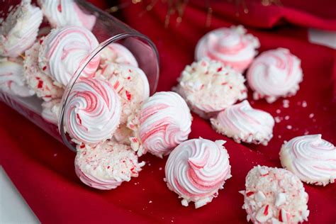 Peppermint Meringues (Peppermint Kisses)